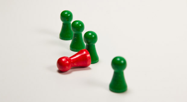 Und raus bist du? Wenn Mitarbeiter Angst vor einem Jobverlust haben, ist es besonders wichtig, dass Chefs Entscheidungen umfassend und zeitnah kommunizieren.