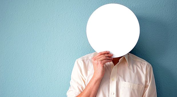 Autsch, das war peinlich! Manche Bewerber verhalten sich so merkwürdig, dass man sich als Chef am liebsten verstecken würde.