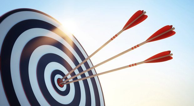 Volltreffer! Wer mit Facebook-Anzeigen Erfolg haben will, muss seine Zielgruppe genau kennen - nur so weiß er schließlich, wen seine Annoncen erreichen sollen.