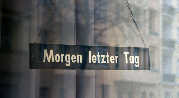Ihr Mitarbeiter hat gekündigt - aber wie lange muss er noch in der Firma bleiben? Damit rechtlich alles einwandfrei läuft, sollten Sie prüfen, ob die Kündigungsfrist im Arbeitsvertrag auch gesetzlich zulässig ist.