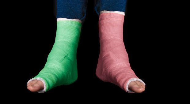 Nicht nur beim Sport können Sie am Ende des Tages mit zwei gebrochenen Füßen nach Hause gehen. Auch im Arbeitsleben läuft nicht immer alles rund. Dann heißt es aufstehen und weitermachen, denn irgendwann heilen alle Wunden.