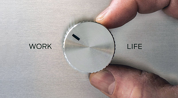 Schwierigkeiten, Arbeit und Privatleben unter einen Hut zu kriegen? Flexibles Arbeiten bietet Mitarbeitern und Unternehmen Vorteile.