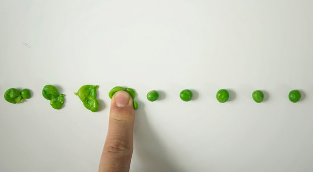 Erst einmal einen nach dem anderen zerquetschen: Wenn bei Mitarbeitern was schiefläuft, kommt bei Chefs im ersten Moment oft Wut auf. Doch im Umgang mit Fehlern von Mitarbeitern sind spontane, kopflose Reaktionen fatal.