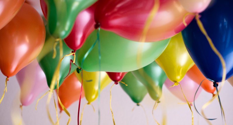 Auch beim Feiern mit Geschäftsfreunden lässt sich der ein oder andere Euro von der Steuer absetzen.