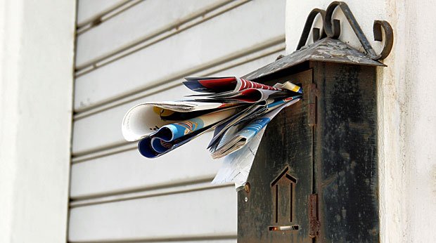 Wenn Ihr virtuelles Postfach regelmäßig so überfüllt ist wie dieser Briefkasten, sollten Sie versuchen, die E-Mail-Flut einzudämmen.