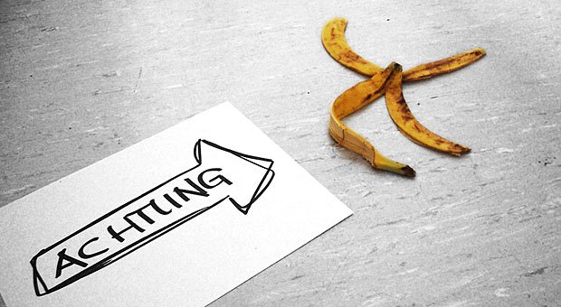 Ach, wäre es doch immer so einfach, Gefahren zu erkennen! Doch freundliche Warnungen wie diese fehlen im Unternehmeralltag leider - wer Fehlentscheidungen vermeiden will, braucht daher wirksame Strategien.