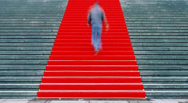 Ein Gala-Abend mit rotem Teppich macht etwas her - aber bringt so eine Preisverleihung wirklich etwas? Jürgen Krenzer hat sich dagegen entschieden, die Unterlagen für einen renommierten Preis einzureichen - und kümmert sich lieber um die Zukunft seines Unternehmens.