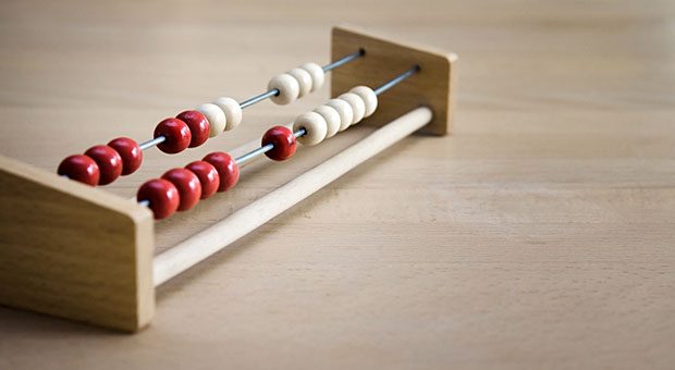 30 Euro, 50 Euro... Egal, ob Sie Rechnungsbeträge mit dem Computer oder ganz altmodisch mit dem Rechenschieber ermitteln: Bestimmte Pflichtangaben dürfen auf Rechnungen nicht fehlen.