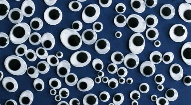 Alle Augen sind auf Sie gerichtet? Vermasseln Sie's jetzt bloß nicht: Schlechte Präsentationen hinterlassen einen unprofessionellen Eindruck.