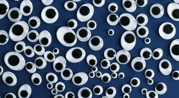 Alle Augen sind auf Sie gerichtet? Vermasseln Sie's jetzt bloß nicht: Schlechte Präsentationen hinterlassen einen unprofessionellen Eindruck.