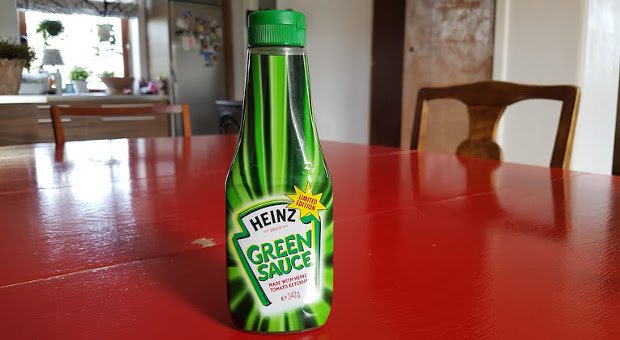 "Pommes Grün-Weiß" statt "Rot-Weiß"? Das kam bei den Kids wohl nicht ganz so gut an. Die "Green Sauce" des bekannten Lebensmittel-Produzenten Heinz floppte - obwohl sie nach ganz normalem Ketchup schmecken soll. Die giftgrüne Farbe war wohl zu abschreckend für manche Kunden. Übrigens, auch pinkfarbene und schwarze Soßen stießen auf wenig Begeisterung.