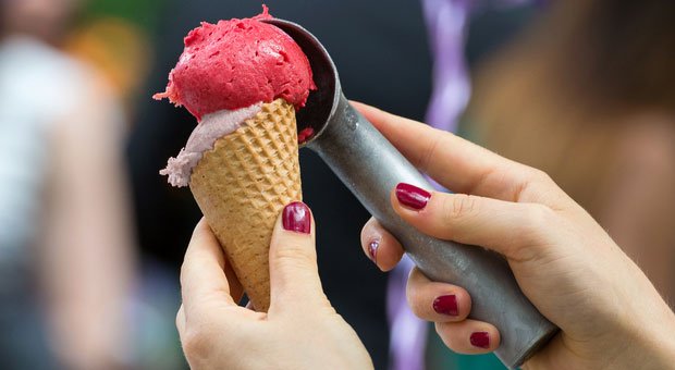 "Dazu empfehle ich Kirsche." - Vertriebsexperte Robert Rankel entdeckte diese Form des Empfehlungsmarketings im Italienurlaub. Er behauptet: Mit dem Eisverkäufer-Trick können nicht nur Eisverkäufer ihren Umsatz verdoppeln.