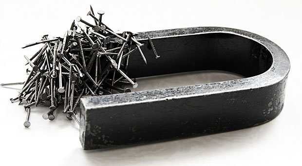 Ein gutes Betriebsklima macht ein Unternehmen zum Mitarbeiter-Magneten: Kein anderer Faktor ist so wichtig, um Fachkräfte zu halten.