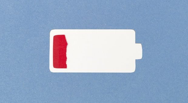 Mittags ist Ihr Akku leer und eine bleierne Müdigkeit lässt Sie nur noch mit halber Kraft arbeiten? Dann sollten Sie einen Power-Nap machen.