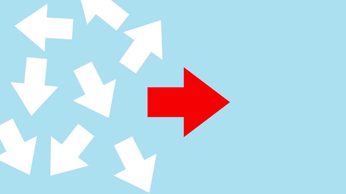 Ein roter Pfeil gibt für eine Gruppe weißer Pfeile die Richtung vor.