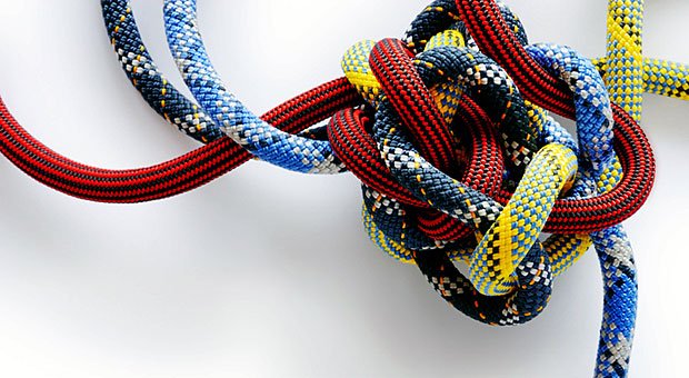 Was für ein Wirrwarr! Wer komplexe Probleme lösen will, braucht Problemlösungskompetenz - und ein gutes Hilfsmittel. Der PDCA-Zyklus macht die Sache leichter.