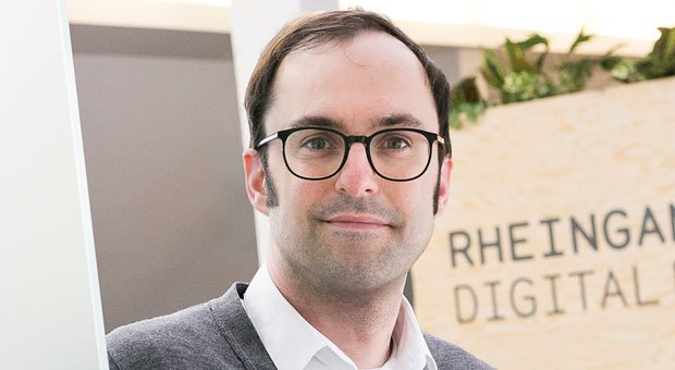 Lasse Rheingans ist zufrieden: Seine Idee vom 5-Stunden-Arbeitstag kommt bei seinen Mitarbeitern von Digital Enabler gut an – außerdem gab es ordentlich Medienrummel.