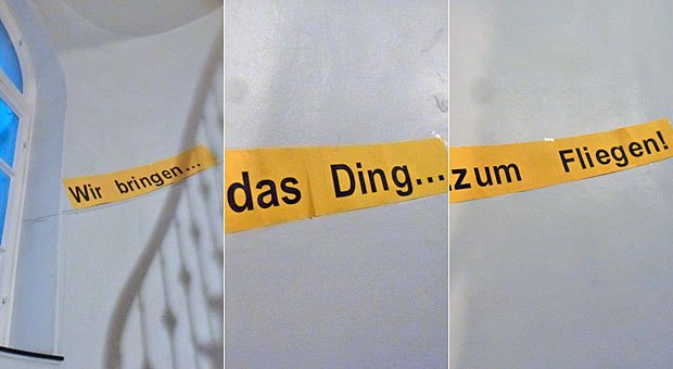 "Als ich erleichtert und erschöpft die Treppen zu unserer Altbauwohnung hochstieg, überraschten mich an den Wänden im Treppenhaus Worte auf gelbem Karton." Nikolaus Förster erinnert sich an den 5 Jahre zurückliegenden MBO von impulse.