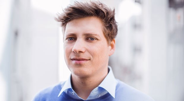 Julian Vester schaut seinen Mitarbeitern beim Thema Gehalt offen in die Augen – intern weiß jeder, wer wie entlohnt wird.