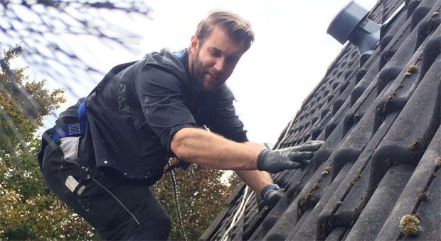 Manuel Krämer tastet sich mit seinem Handwerksbetrieb ins Bitcoin-Geschäft vor. Er glaubt an die Kryptowährung als Zahlungsmittel, auch wenn der Kurswert in Schieflage gerät.