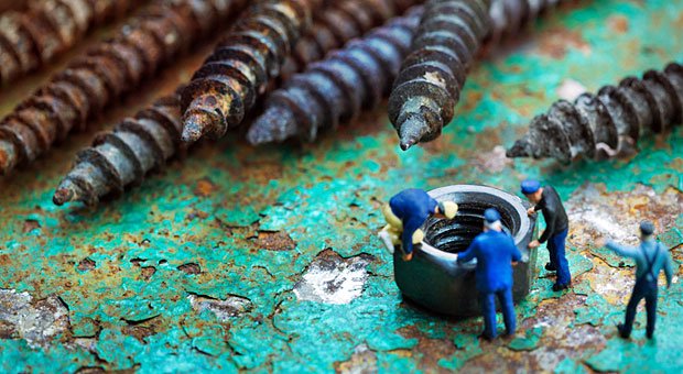 Loch ohne Boden: Manche Prozesse verschlingen Geld ohne Ende. Doch wer weiß, an welchen Stellschrauben er drehen muss, kann die Rentabilität des Unternehmens deutlich steigern.