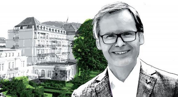 Hotelchef Frank Marrenbach und sein „Brenners Park-Hotel und Spa“ sind bekannt für exzellenten Service. Carsten K. Rath ist sicher: Der Grund dafür ist, dass Marrenbach auf das Führungsprinzip V4 setzt.
