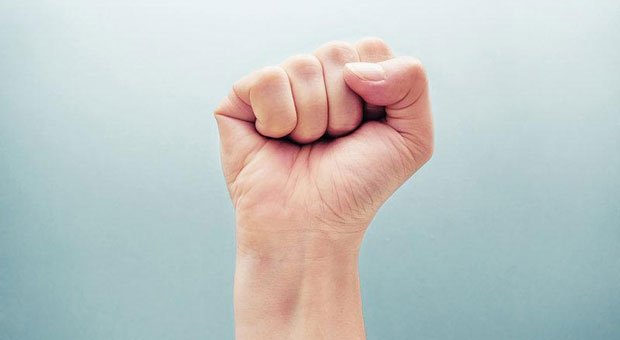 Unternehmer sollten Haltung zeigen gegen Rechts und statt den Kopf in den Sand zu stecken, auch mal die Faust erheben.