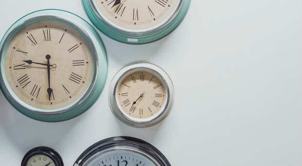 Zeit ist eine wertvolle Ressource im Arbeitsalltag. Ein Arbeitszeitkonto hilft Arbeitgebern und Mitarbeitern, Arbeitsstunden flexibel einzusetzen.