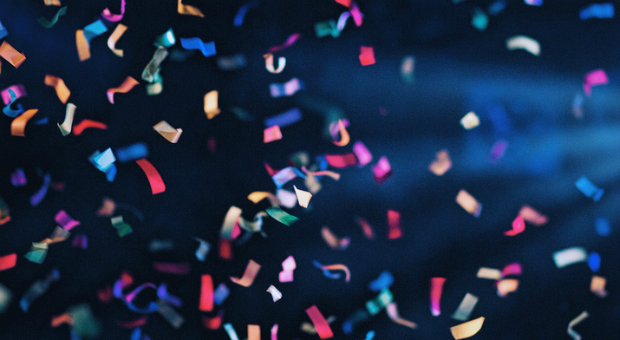 Man muss den Mitarbeiter nicht gleich mit Konfetti bewerfen - Motivieren ohne Geld geht auch einfacher.