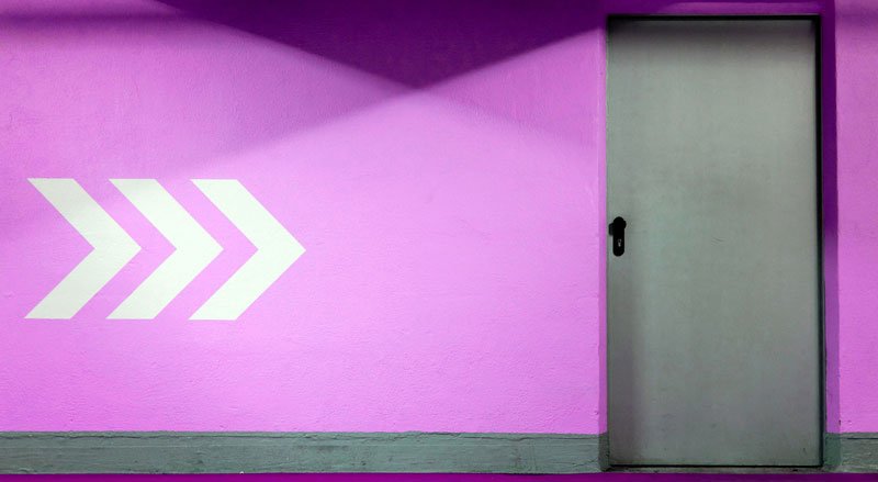 Wo geht's raus hier? Jeder zweite Angestellte ist mit seinem Job unzufrieden und will deshalb den Arbeitgeber wechseln.