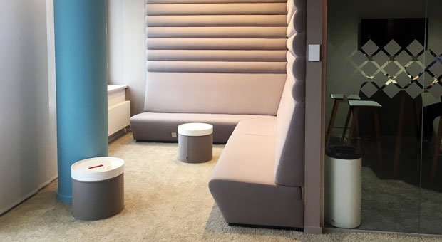 Für die Zufriedenheit am Arbeitsplatz ist es wichtig, dass es Rückzugsräume gibt und solche, wo sich Mitarbeiter begegnen können.