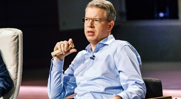 Frank Thelen stellt Gründern bei "Die Höhle der Löwen" oft kritische Fragen. Damit er keine wichtige vergisst, hat er eine "Geheimwaffe" entwickelt.