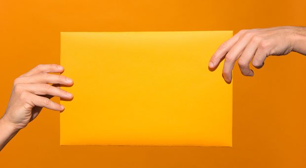 Wer Visitenkarten annimmt und die Kontaktdaten nutzt, muss nach der DSGVO seiner Informationspflicht nachkommen. Und das ist gar nicht so leicht.