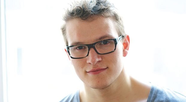 "Ich bin zwölf Tage lang mit gebrochenem Genick durch die Gegend gelaufen", erzählt Felix Leonhardt, Gründer des Lebensmittelherstellers Purefood. Diese Erfahrung hat seine Sicht auf sein Leben verändert.