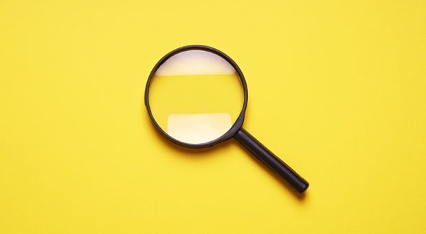 Unter die Lupe genommen: Wer personenbezogene Daten von Kunden und Geschäftspartnern recherchiert und speichert, muss die DSGVO beachten.