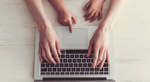 Das Kind mit ins Büro nehmen - für Unternehmerinnen ist das einfacher als für Angestellte.