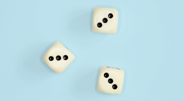 Dreierpasch: 3 Würfel, die jeweils eine drei zeigen.