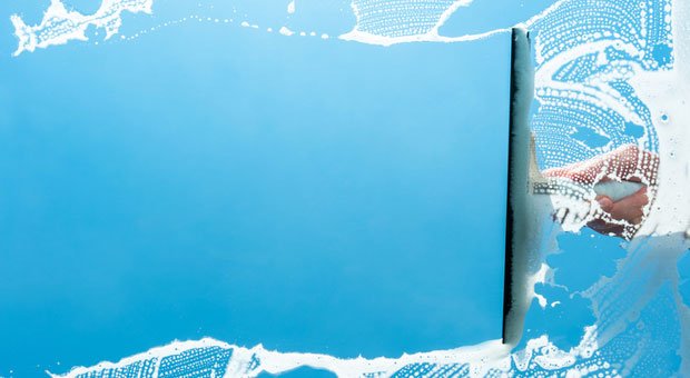 Sauber! Wer einen mentalen Frühlingsputz unternimmt, sieht danach klarer – und ist im Alltag produktiver.