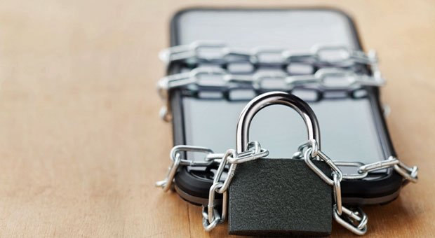 Unchain my Handy: Nach der Android-Sperre für Huawei sind viele Smartphone-Nutzer verunsichert.