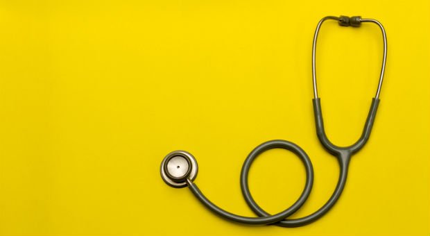 Anstelle der Untersuchung beim Arzt holen sich Mitarbeiter die Arbeitsunfähigkeitsbescheinigung online - was nun?