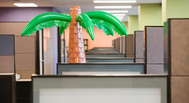 Raus aus dem Büro, ab ins Grüne - diese Regeln beim Betriebsausflug.