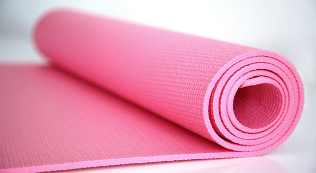 Im Bildungsurlaub ab auf die Yogamatte? Das müssen Chefs in der Regel akzeptieren.