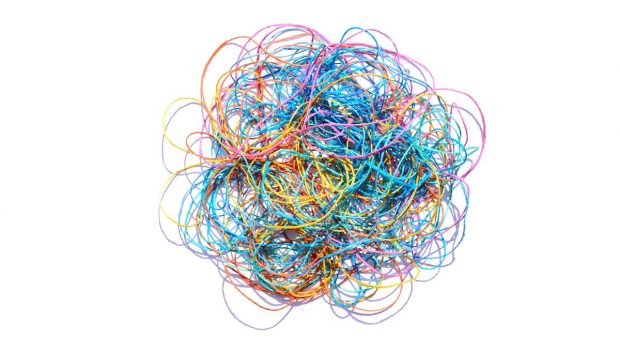 Bunte Fäden sind verknotet