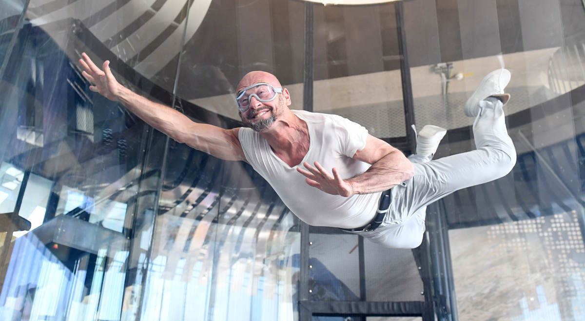 Jochen Schweizer im Windkanal