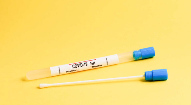 Das sollten Unternehmer zu Corona Testpflicht im Betrieb wissen.