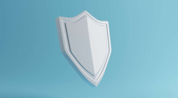 Weißer Schutzschild auf hellblauem Hintergrund.