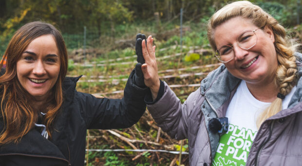 Unternehmerin Vanessa Weber (rechts) und Hannah Amian von Salesforce.