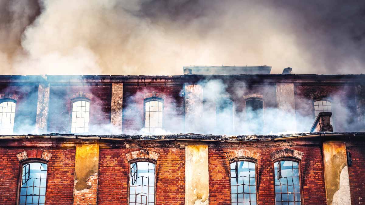 Foto eines brennenden Gebäudes