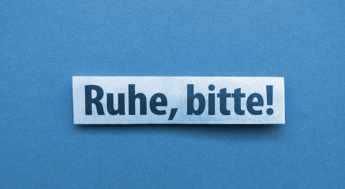 Bei einem Silent Meeting lesen alle Teilnehmer erst gemeinsam die Sitzungsunterlagen und diskutieren dann.