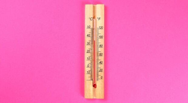 Ein Thermometer, dass 35 Grad Celsius zeigt